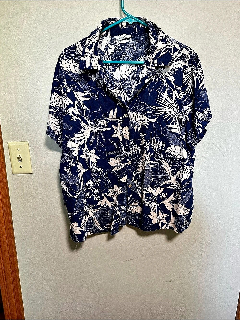 Robert Graham Floral Button Down in Blue & White Size 1X Like New
